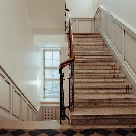 Design In The Heart Of Old Town Korter