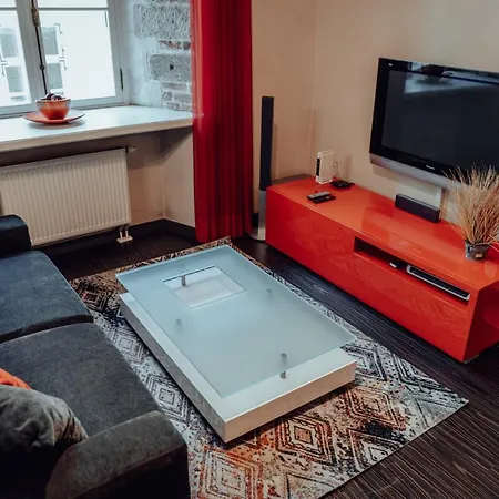 Design In The Heart Of Old Town Apartament